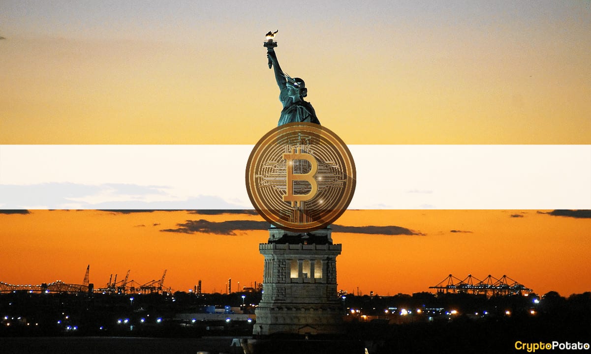 Alex Gladstein – CSO der Human Rights Foundation – glaubt, dass Bitcoin einige der Werte der USA symbolisiert, die auf der Unabhängigkeitserklärung basieren: Meinungsfreiheit, Eigentumsrechte und offene Kapitalmärkte. Er argumentierte, dass die primäre Kryptowährung in Demokratien gedeihen und in totalitären Ländern kämpfen könnte. „Es ist ein finanzielles Privileg“ In einer kürzlichen Folge von Simply Bitcoin präsentierte sich Alex Gladstein als begeisterter Verfechter des führenden digitalen Vermögenswerts und wies auf seine Hauptvorteile hin. Er glaubt, dass es beschädigte Demokratien reparieren und den Menschen während der aktuellen Turbulenzen eine finanzielle Alternative bieten kann. Gladstein sieht es als Verkörperung von Freiheit, Redefreiheit und …