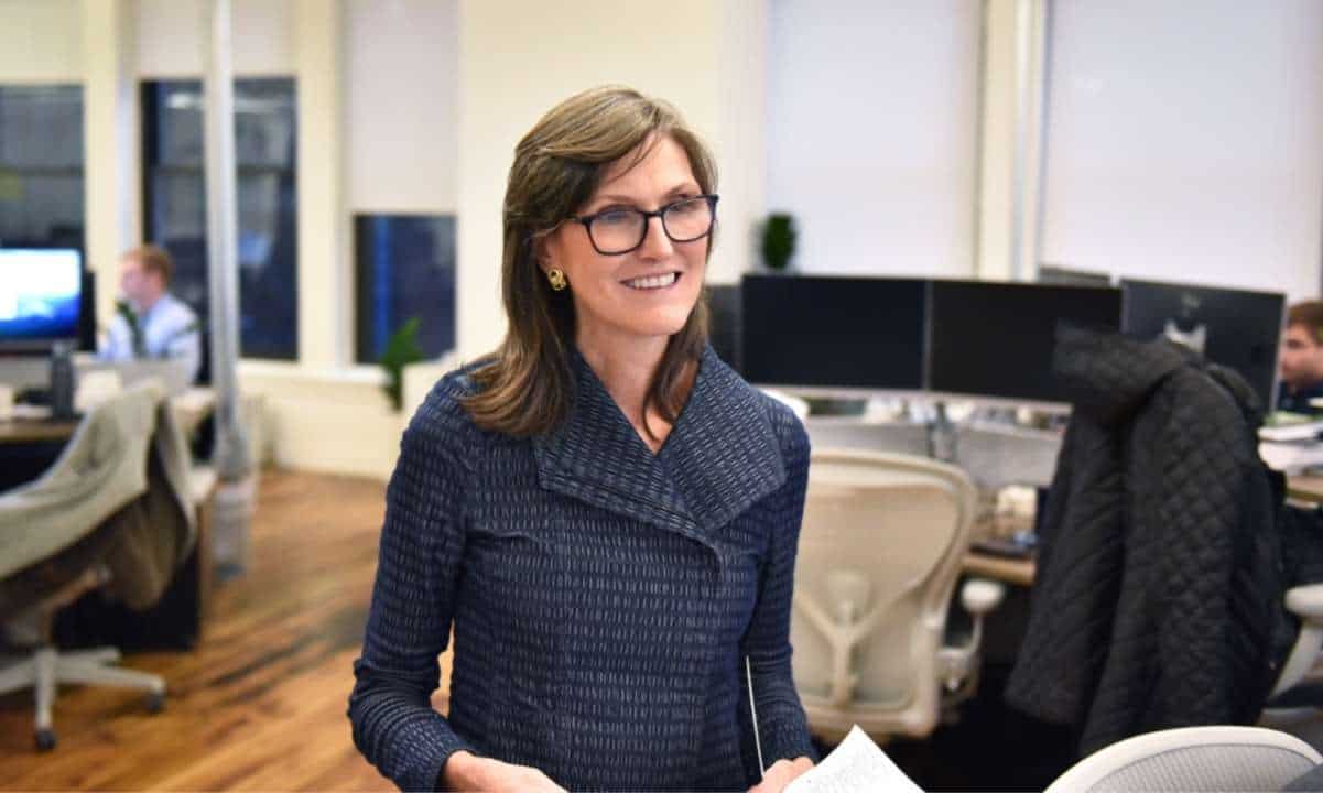 Während das Rennen um Spot-BTC-ETFs immer heißer wird, sagt CEO Cathie Wood, dass Ark Invest an erster Stelle steht