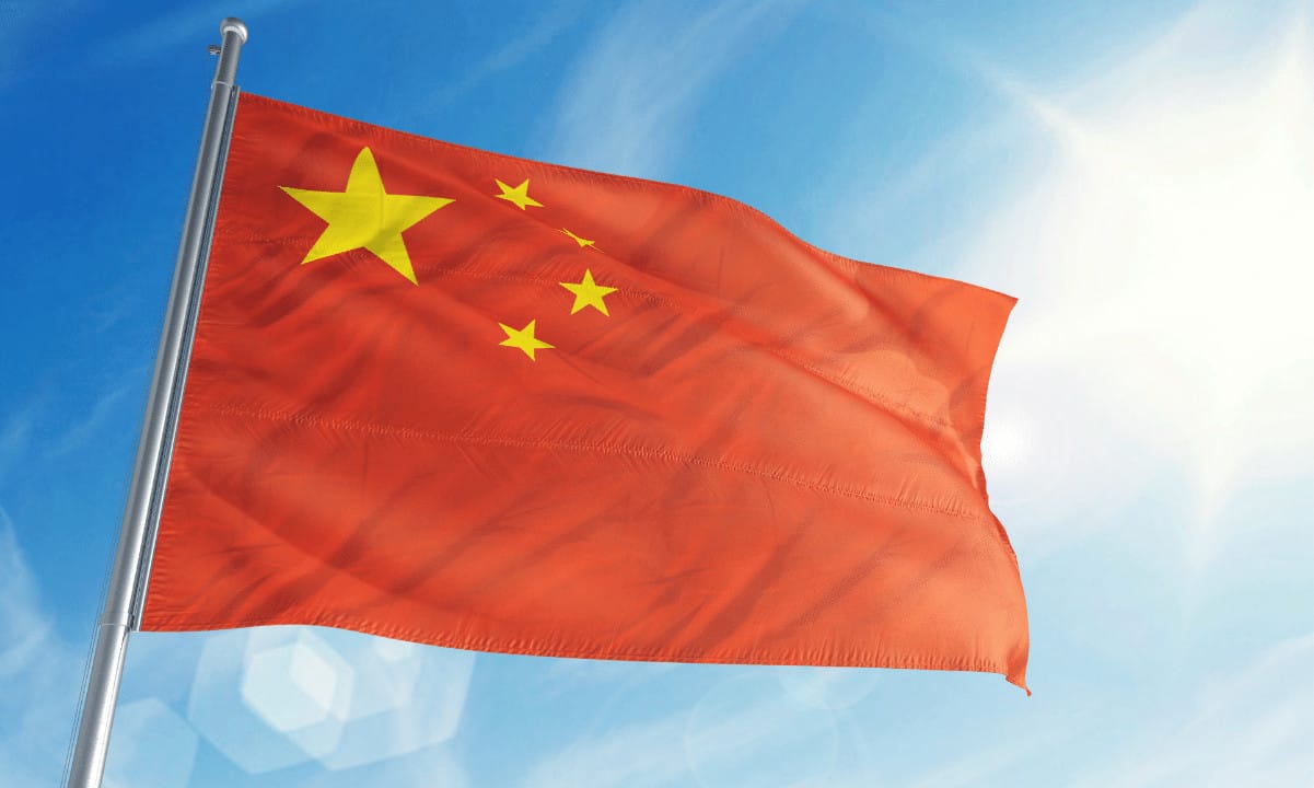 Chinesische Großstädte, darunter Shenzhen, Jinan und Lianyungang, haben Berichten zufolge während des Frühlingsfestes etwa 200 Aktivitäten mit dem digitalen Yuan gestartet. Die Behörden wollen die Akzeptanz des Vermögenswertes während eines der größten Feiertage des Landes fördern. China setzt seine CBDC-Bemühungen fort Nach jüngsten Abdeckungstartete die lokale Regierung in mehreren Städten digitale Yuan-Aktivitäten im Wert von mehr als 180 Millionen Yuan (26,5 Millionen US-Dollar), um die Nutzung während des Frühlingsfestes (eines siebentägigen Feiertags, der den Beginn des „Jahres des Hasen“ markiert) zu fördern. Die Behörden von Shenzhen (einer Stadt in Südchina mit fast 13 Millionen Einwohnern) verteilten digitale Yuan (14,7 Millionen …