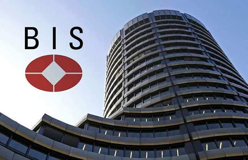 Ein kürzlich veröffentlichter Bericht der Bank für Internationalen Zahlungsausgleich (BIZ) enthüllte, dass die Kryptoindustrie nach zwei großen Skandalen, die den Markt im vergangenen Jahr erschütterten, über 650 Milliarden Dollar verloren hat. Der Bericht mit dem Titel „Crypto Shocks and Retail Losses“ erläuterte das Handelsverhalten der Anleger während und nach den Skandalen, ihre Gewinne und Verluste und die Auswirkungen der Kryptomarktturbulenzen im breiteren Finanzsystem. Kleinanleger kauften den Dip Im vergangenen Jahr kam es im Krypto-Raum zu vielen schrecklichen Vorfällen, die mehrere Unternehmen in den Bankrott zwangen, wobei in der Folge über 1,8 Milliarden Dollar vom Markt gewischt wurden. Eine solche Veranstaltung …