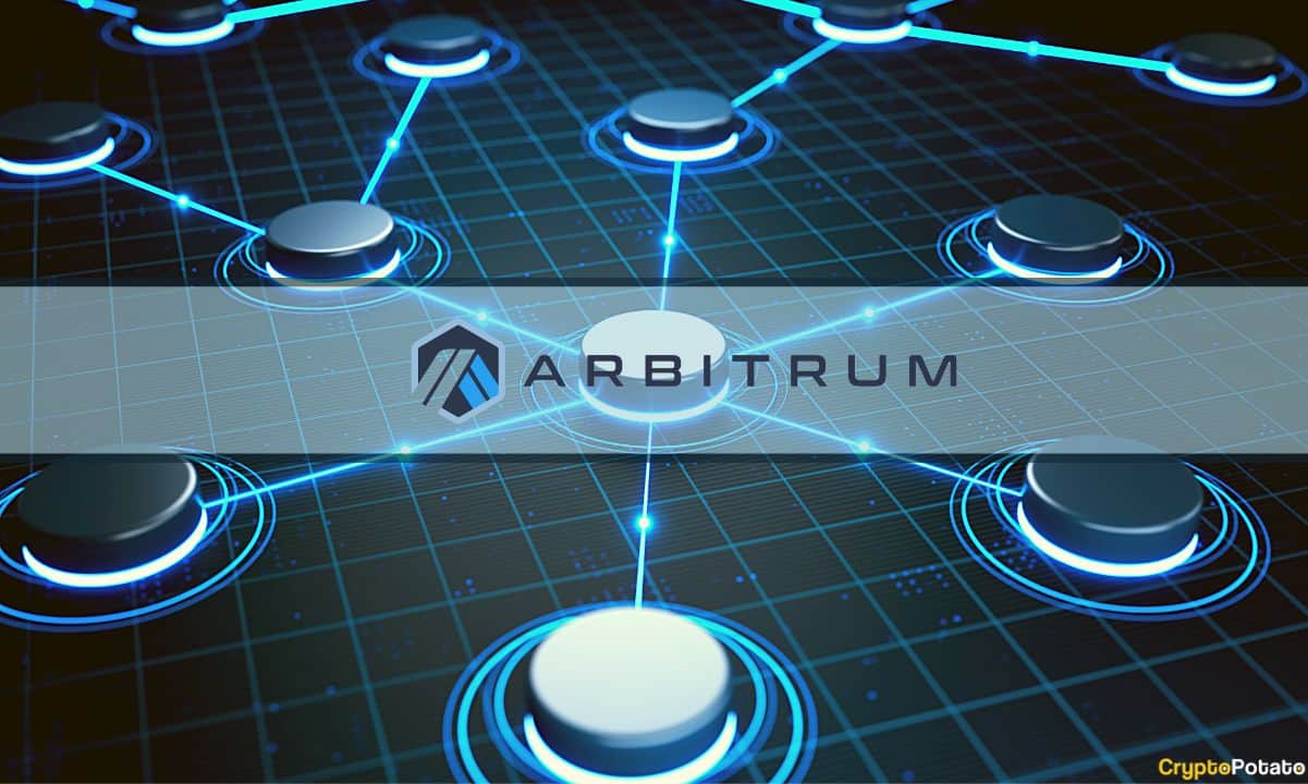 Der mit Spannung erwartete Arbitrum ARB-Governance-Token-Airdrop markiert den Beginn seines Übergangs zu einer selbstausführenden DAO-Governance, und die Aktivität im Netzwerk ist auf ein noch nie dagewesenes Niveau gestiegen. Das Ethereum-Layer-2-Skalierungssystem, das die optimistische Rollup-Technologie verwendet, um schnellere und billigere Transaktionen zu ermöglichen, war in letzter Zeit bereits auf dem Vormarsch. Die tägliche Transaktion auf Arbitrum hat nun ein Allzeithoch von 1.312.052 erreicht. Der letzte Höchststand wurde vor einem Monat registriert, als die Zahlen 1.103.398 kletterten, gefolgt von einer scharfen Umkehr inmitten eines branchenweiten Rückgangs, wie aus den von Arbiscan zusammengestellten Daten hervorgeht. Doch die Airdrop-News gaben den Zahlen den nötigen …