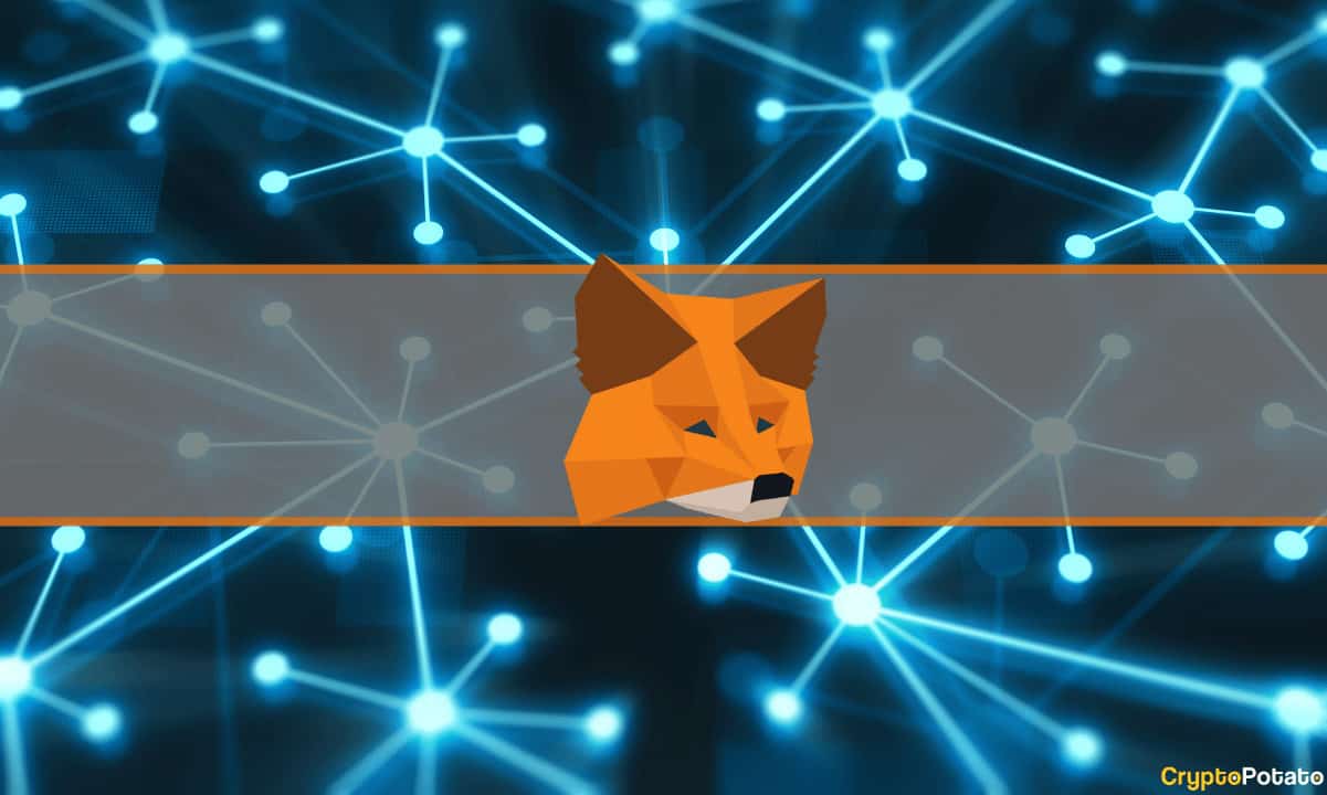 Am 2. Februar kündigte die branchenführende Krypto-Wallet MetaMask an, dass Benutzer eine „aktualisierte Erfahrung“ für die Wallet-Erstellung und Upgrades in ihren Datenschutz- und Sicherheitseinstellungen sehen werden. „Wir haben die Erweiterung aktualisiert, um die Kontrolle, die Sie über Ihre Daten haben, zu maximieren“, hieß es. Unter den erweiterten Datenschutzeinstellungen können Benutzer jetzt Funktionen umschalten, die Anfragen an Dienste von Drittanbietern senden. Dies hilft bei der Phishing-Erkennung und Identifizierung eingehender Transaktionen, erklärte MetaMask. Als Reaktion auf die Kritik am Default-Provider Infura besteht zudem die Möglichkeit, den RPC-Provider (Remote Procedure Call) zu wechseln. MetaMask 🦊 zielt darauf ab, der Standardsetzer für Krypto-Geldbörsen für …