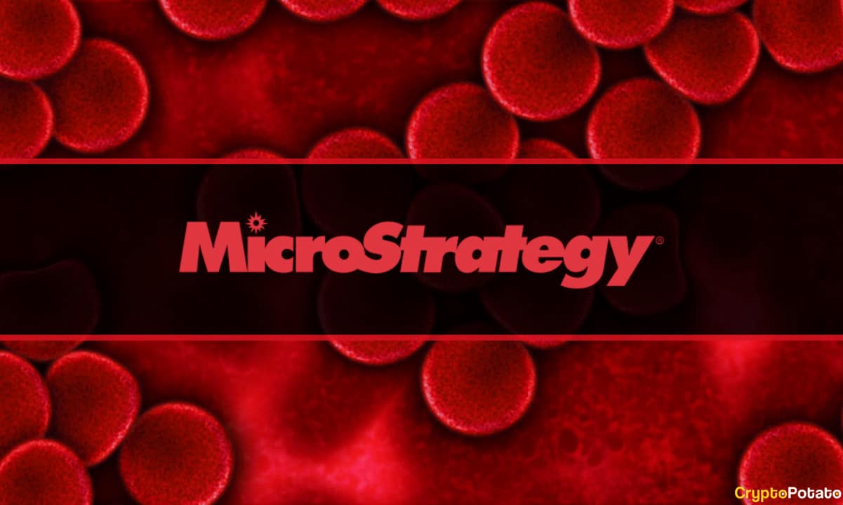 Das amerikanische Business-Intelligence-Unternehmen MicroStrategy hat nach der Berechnung des Werts seines Bitcoin-Portfolios einen weiteren Quartalsverlust verzeichnet. Laut Bloomberg Berichtverzeichnete MicroStrategy im vierten Quartal 2022 einen Nettoverlust von 249,7 Millionen US-Dollar, der auf 21,93 US-Dollar pro Aktie eingegrenzt wurde. Der Umsatz des Unternehmens ging um 1,5 % auf 132,6 Millionen US-Dollar zurück und lag damit unter dem geschätzten Rückgang. MicroStrategy verzeichnet Wertminderungsaufwand in Höhe von 198 Millionen US-Dollar Das in Virginia ansässige Unternehmen verzeichnete im letzten Quartal eine Wertminderung in Höhe von 197,6 Millionen US-Dollar auf seine BTC-Bestände. Der Wert ist erheblich höher als die Wertminderung in Höhe von 727.000 $, …