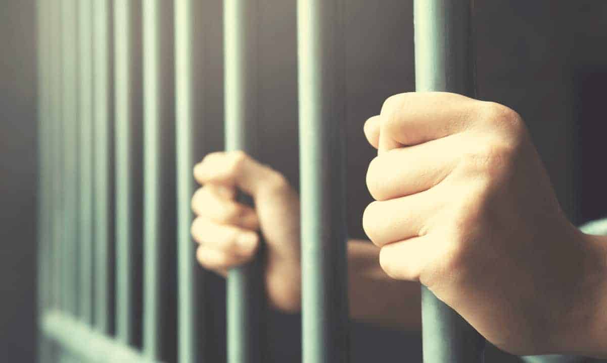 Wybo Wiersma – ein 40-jähriger Niederländer, der am St. Cross College in Oxford studiert hat – wird eine 54-monatige Haftstrafe verbüßen, weil er 2.156.000 £ (mehr als 2,6 Millionen $) mit einem Kryptowährungssystem gestohlen hat. Britische Detektive brachten den Betrug mit dem Mann in Verbindung, der das Pseudonym Norbert van den Berg auf seiner bösartigen Website und in seinen Universitätskursen verwendete. „Gier und Unehrlichkeit“ hinter dem Betrug Richter Michael Gledhill KC bestellt Wiersma wegen seiner Straftat zu viereinhalb Jahren Haft verurteilt. Der Übeltäter begann seinen Kryptowährungsbetrug, als er am Internet Institute des St. Cross College studierte. Er richtete eine Website …