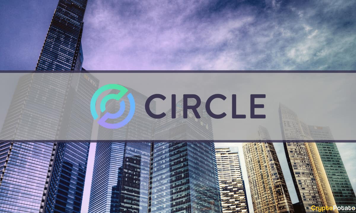 Nach dem harten Vorgehen der SEC gegen Kraken in der vergangenen Woche und der anschließenden Androhung von Maßnahmen gegen den BUSD-Emittenten Paxos kursierten Gerüchte, dass Circle der nächste sei. Crypto Twitter war überschwemmt mit unbegründeten Behauptungen, dass Circle von der SEC eine Wells-Mitteilung erhalten habe. Eine Mitteilung von Wells ist eine Androhung rechtlicher Schritte, die der Firma Zeit gibt, eine Antwort zu formulieren, in diesem Fall zu rechtfertigen, dass eine Stablecoin kein Wertpapier ist (was ziemlich offensichtlich ist). Der Chief Strategy Officer und Head of Global Policy bei CirclePay, Dante Disparte, widerlegte die Gerüchte jedoch am 15. Februar. .@Kreis hat …