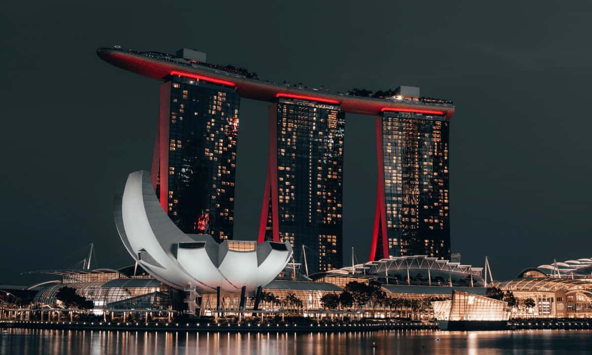 43 % der 1.500 Befragten aus Singapur in einer kürzlich durchgeführten Umfrage von Independent Reserve gaben an, dass sie eine gewisse Menge an Kryptowährungen besitzen. Im Vergleich dazu schätzte die Forschung des letzten Jahres die Zahl auf etwa 40 %, während die Adoptionsrate im Jahr 2021 (während der Hausse) bei 43 % lag. 77 % der HODLer gaben an, zwei oder mehr digitale Assets zu besitzen, wobei die Diversifizierung des Portfolios der Hauptgrund für die Investition ist. Die neuen Trends nach der Wiederbelebung des Marktes Abgesehen von der zunehmenden Einführung von Krypto haben die Singapurer ein erhöhtes Wissen gezeigt, wobei …