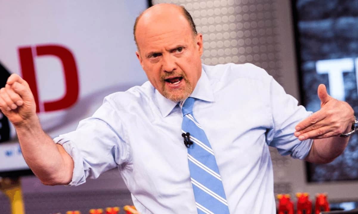 Jim Cramer – der Moderator der CNBC-Finanzfernsehsendung „Mad Money“ – stellte klar, dass er „nicht gegen Krypto“ sei, aber solche Projekte ablehne, die Menschen betrügen. Dies ist eine weitere kontroverse Aussage des Amerikaners, der im Laufe der Jahre unzählige Male seine Sicht auf die Branche geändert hat. Die Krypto-Community verspottet ihn oft, weil er nicht so genaue Preisvorhersagen und Anlageempfehlungen abgibt. Zum einen riet Cramer den Leuten im Dezember letzten Jahres, ihre „schrecklichen“ Positionen zu verkaufen, als Bitcoin um die 17.000 US-Dollar schwankte. Denken Sie daran, dass der führende digitale Vermögenswert kürzlich die 30.000-Dollar-Marke überschritten hat. Nur gegen gefälschte Krypto &hellip;