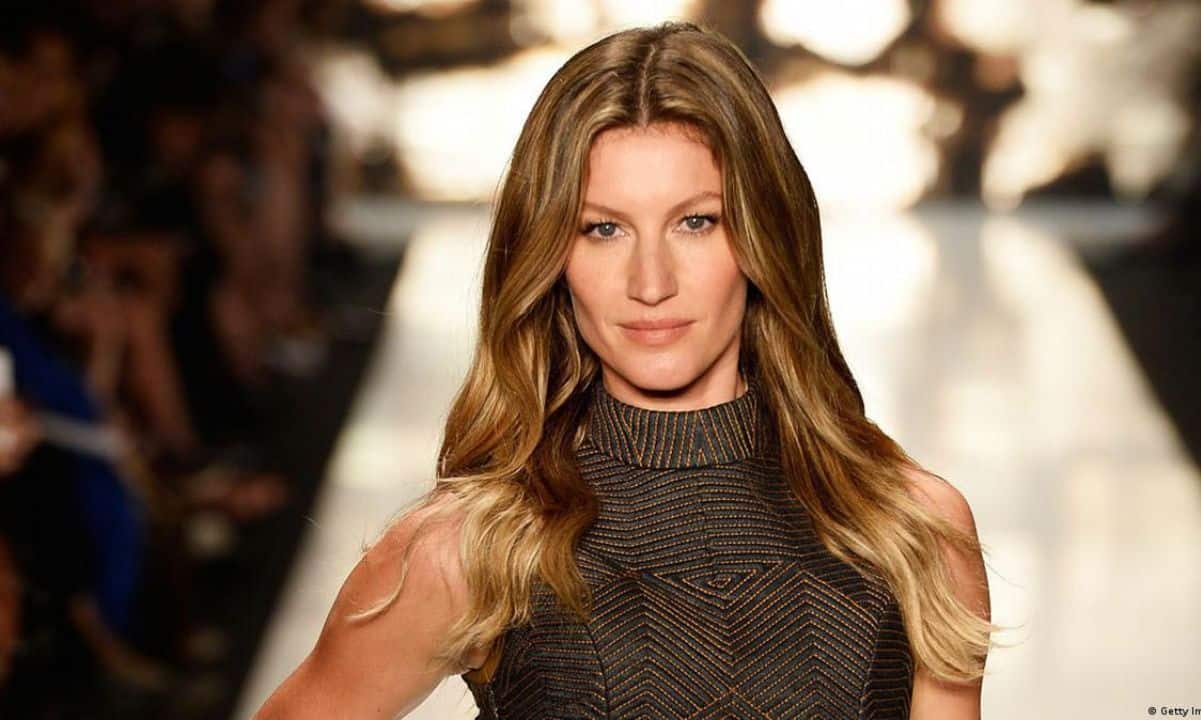 Das brasilianische Supermodel Gisele Bündchen sagte, ihre Finanzberater hätten sie dazu gedrängt, in die inzwischen bankrotte Börse FTX zu investieren, und beschrieb dies als „eine solide und großartige“ Gelegenheit. Sie und ihr Ex-Mann – die NFL-Legende Tom Brady – gehören zu den zahlreichen Menschen, die sich aufgrund ihrer Beteiligung an dem ehemaligen Krypto-Giganten von beträchtlichen Geldern getrennt haben. Beten für Gerechtigkeit Der massive Niedergang der Kryptowährungsbörse FTX im November letzten Jahres ließ mehrere Investoren mit leeren Händen zurück, darunter einige bekannte Sportler, TV-Persönlichkeiten und alle Arten von Prominenten. Auch eines der bestbezahlten Models der Welt – Gisele Bündchen – steht …