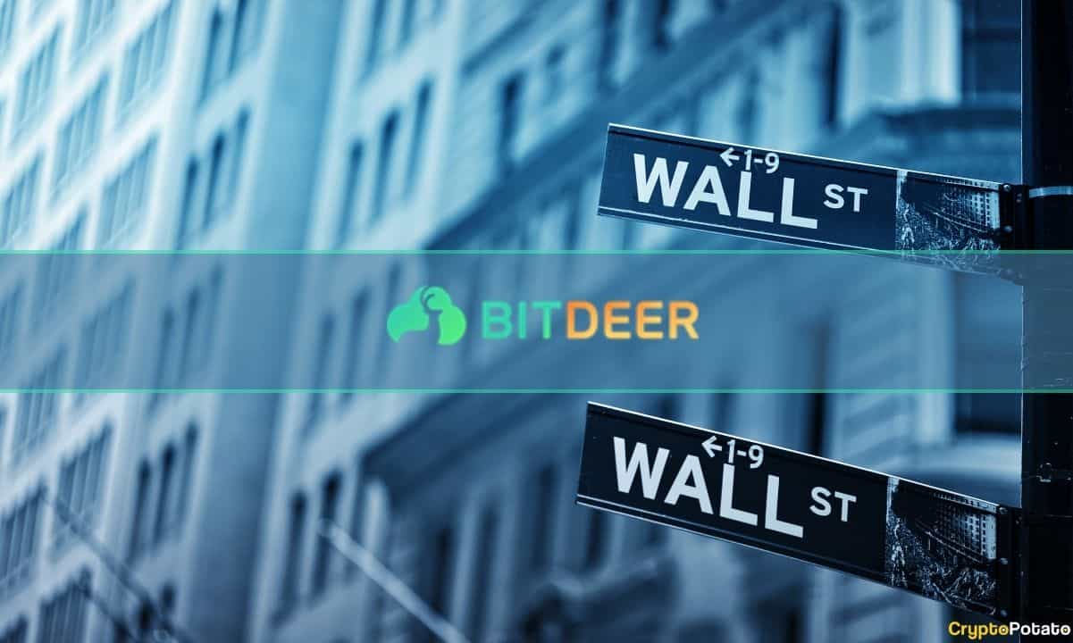 Der Kryptowährungs-Miner aus Singapur – Bitdeer – geht voraussichtlich am 14. April an die Börse, nachdem er die SPAC-Fusion mit der Blue Safari Group Acquisition Corp. abgeschlossen hat. Ersterer bekundete seine Absicht, im November 2021 in die Nasdaq einzusteigen. Die Aktionäre von Blue Safari verzögerten die Initiative jedoch in den letzten Monaten dreimal aufgrund des rauen Umfelds, das durch den Bärenmarkt verursacht wurde. Der „bedeutende Meilenstein“ Als angekündigt von der US Securities and Exchange Commission (SEC) gaben sich Bitdeer und Blue Safari offiziell die Hand für einen Unternehmenszusammenschluss im Wert von 4 Milliarden US-Dollar. Infolgedessen werden die Aktien des Bitcoin-Bergbauunternehmens …