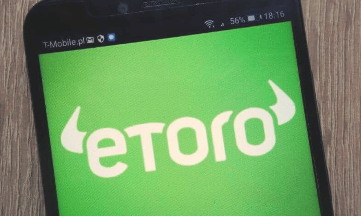 Die Finanzhandelsplattform eToro hat neue Richtlinien herausgegeben, die US-Kunden den Kauf von vier Krypto-Assets verbieten, die kürzlich von der US-Börsenaufsicht SEC in Klagen gegen Coinbase und Binance als Wertpapiere eingestuft wurden. Während eToro die Maßnahmen der Wertpapieraufsichtsbehörde nicht ausdrücklich als Grund für die jüngsten Änderungen in seinem Krypto-Angebot anführte, betonte es die „sich schnell entwickelnde Regulierungslandschaft“. Damit schließt sich eToro Unternehmen wie Robinhood an, während die Branche mit dem Durchsetzungshammer der SEC konfrontiert wird. Das neueste Update von eToro Nach dem neuen aktualisiereneToro gab bekannt, dass seine US-Kunden ab dem 12. Juli Algorand (ALGO), Decentraland (MANA), Dash (DASH) und Polygon …