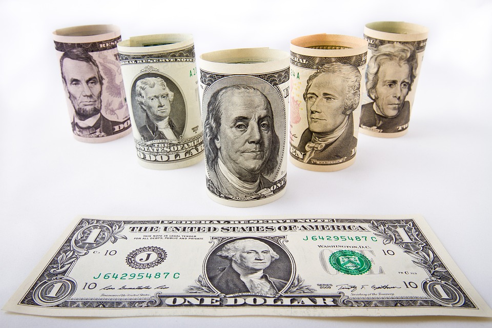 Insolventer Kryptowährungskreditgeber Celsius Network überweist Altcoins im Wert von Millionen Dollar Celsius Network, ein insolventer Kryptowährungskreditgeber, hat bedeutende Transfers von Altcoins durchgeführt. Dabei wurden insgesamt 8,46 Millionen US-Dollar an das Kryptowährungsmaklerunternehmen FalconX überwiesen. Zu den Altcoins, die an FalconX überwiesen wurden, gehörten Chainlink (LINK) im Wert von 8,46 Millionen US-Dollar, Synthetix (SNX) im Wert von 7,71 Millionen US-Dollar und BNB im Wert von 3,06 Millionen US-Dollar. Zudem wurden 1INCH im Wert von 2,1 Millionen US-Dollar, der ZRX-Token des 0x-Protokolls im Wert von 1,87 Millionen US-Dollar und der native Token FTT von FTX im Wert von 718.000 US-Dollar an FalconX gesendet. …