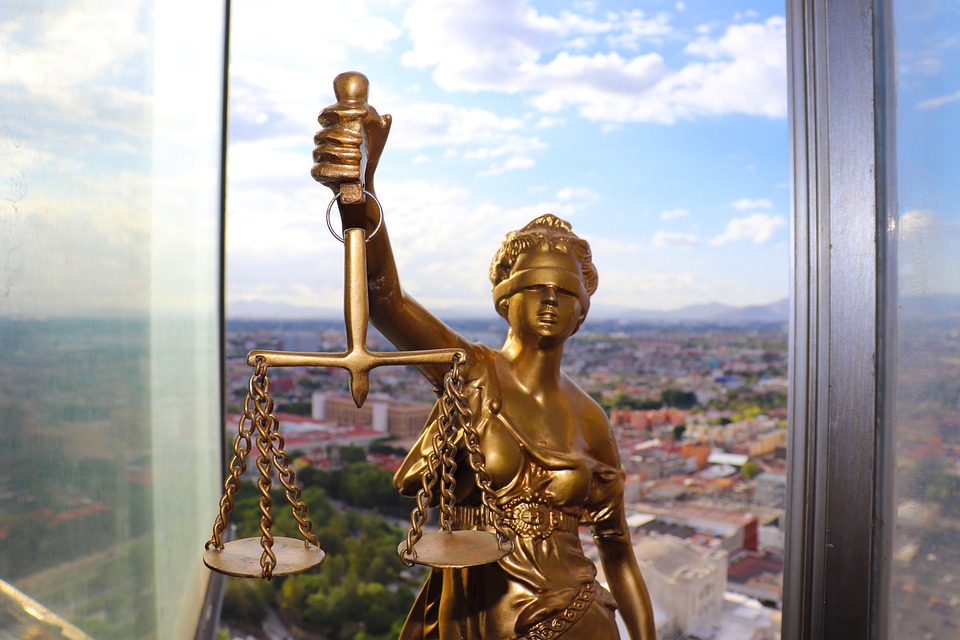 Die Behörden haben sich zum Ziel gesetzt, verstärkte Maßnahmen gegen Krypto-Geldwäsche zu ergreifen. Dies zeigt sich unter anderem an den jüngsten Festnahmen im USDT-Geldwäschefall. Diese Festnahmen sind jedoch nur ein Teil der umfassenderen Bemühungen der chinesischen Behörden, illegale Aktivitäten im Kryptosektor zu bekämpfen. Krypto-Geldwäsche ist ein ernstes Problem, das sich mit dem Aufstieg der Kryptowährungen verstärkt hat. Da Kryptowährungen digitale und dezentrale Natur haben, können sie von Kriminellen genutzt werden, um Gelder zu waschen oder illegale Aktivitäten zu finanzieren. Im Fall von USDT handelt es sich um eine Stablecoin, die an den US-Dollar gekoppelt ist. Diese Kryptowährung wird häufig genutzt, …