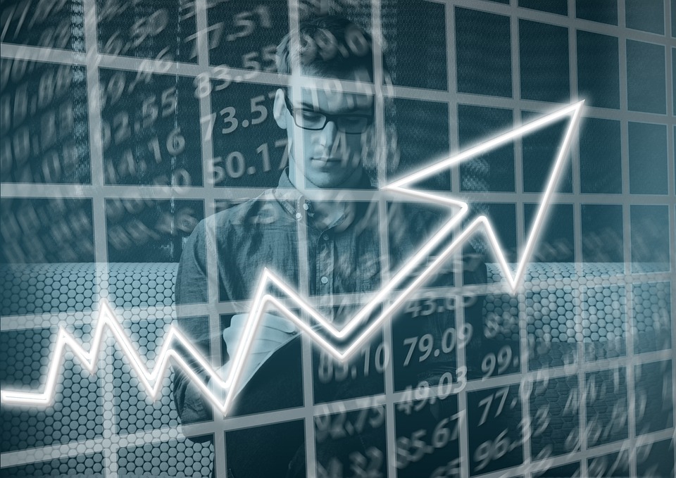Der Reiz von CBDCs: Verblasst oder anpassungsfähig? Während einige Zentralbanken, wie Kenia, zum Ausdruck gebracht haben, dass der einst vielversprechende Reiz von CBDCs nachgelassen hat, bleiben andere Finanzinstitute, wie der IWF, für ihn empfänglich. Über 100 Länder, darunter Großbritannien und die USA, prüfen derzeit die mögliche Implementierung von CBDCs. Allerdings sind nur wenige über kleine Pilotprojekte hinausgekommen. Die Bank für internationalen Zahlungsausgleich (BIZ) erkennt an, dass CBDC-Systeme in verschiedenen Szenarios hoch belastbar bleiben müssen, einschließlich vorübergehender Systemausfälle, Situationen, in denen zuverlässiges Internet oder Strom nicht verfügbar sind, oder zivile Notfallbedingungen wie Naturkatastrophen oder Krieg. Um eine erfolgreiche und sichere Implementierung …