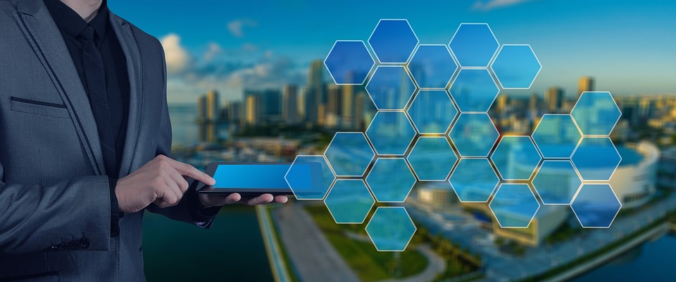 CBDC-Kodex in Brasilien: Offenheit, Privatsphäre und Kontrolle im Fokus Der brasilianische Kodex für digitale Zentralbankwährungen (CBDC) hat in letzter Zeit viel Aufmerksamkeit erregt. Eine Analyse des CBDC-Kodexes der brasilianischen Zentralbank konzentriert sich auf seine Funktionalität und mögliche Auswirkungen. Diese Diskussionen betonen die Bedeutung von Offenheit, Privatsphäre und Kontrolle bei der Umsetzung eines CBDC. Der CBDC-Kodex beinhaltet eine Vielzahl von Funktionen, darunter die Fähigkeit, Profile einzufrieren und aufzutauen. Zusätzlich besteht die Möglichkeit, Gleichgewichte zu verbessern oder sogar zu senken sowie Geld von einem Konto zum anderen zu übertragen. Darüber hinaus ermöglicht der Kodex die Erstellung und Abschaffung elektronischer Dokumente auf der …