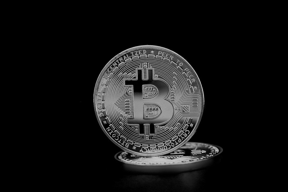Celo Blockchain plant Rückkehr als Layer 2 Rollup auf Ethereum Die Celo Blockchain, die sich bisher als eigenständige Blockchain positioniert hat, plant nun, als Layer 2 Rollup auf Ethereum zurückzukehren. Dieser Schritt soll dem Projekt zu neuer Stärke verhelfen, indem es die Vorteile des Optimism-Stacks nutzt. Die Entscheidung, das Netzwerk auf Ethereum umzusiedeln, wurde nach monatelangen Recherchen und Gesprächen mit verschiedenen Interessengruppen getroffen. Das Team hat bereits erste Schritte in der Rollup-Entwicklung unternommen. Die Celo-Community entschied sich im Jahr 2020, sich von Ethereum abzugrenzen, da die damalige Version von Ethereum mit Problemen wie niedriger Netzwerkgeschwindigkeit und hohen Transaktionskosten zu kämpfen …