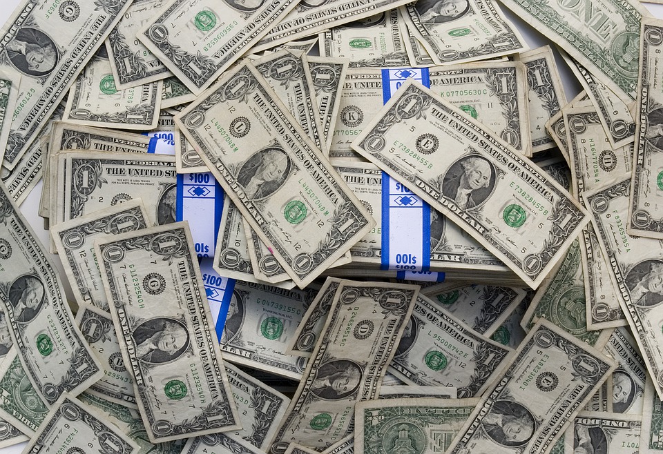 Das Krypto-Protokoll Fetch.ai hat gerade neue Mittel in Höhe von 40 Millionen US-Dollar aufgebracht. Dies wurde von DwfLabs bestätigt. Nach dieser Ankündigung ist der Wert des Tokens $FET um 13,9% auf 0,388 $ gestiegen. Trotz der negativen Auswirkungen des Abschwungs sieht Saqr Ereiqat, Mitbegründer des Venture-Building-Unternehmens Crypto Oasis in Dubai, immer noch positive Aspekte in der aktuellen Situation. Ereiqat betont, dass dieser Umbruch einen strengeren Auswahlprozess ermöglicht und sicherstellt, dass nur die aussichtsreichsten Projekte gefördert werden. Zudem würden die schwierigen Zeiten die Gewinner von den weniger innovativen Unternehmen unterscheiden. Natürlich gibt es immer noch Projekte, die aufgrund mangelnder Finanzierung Schwierigkeiten …