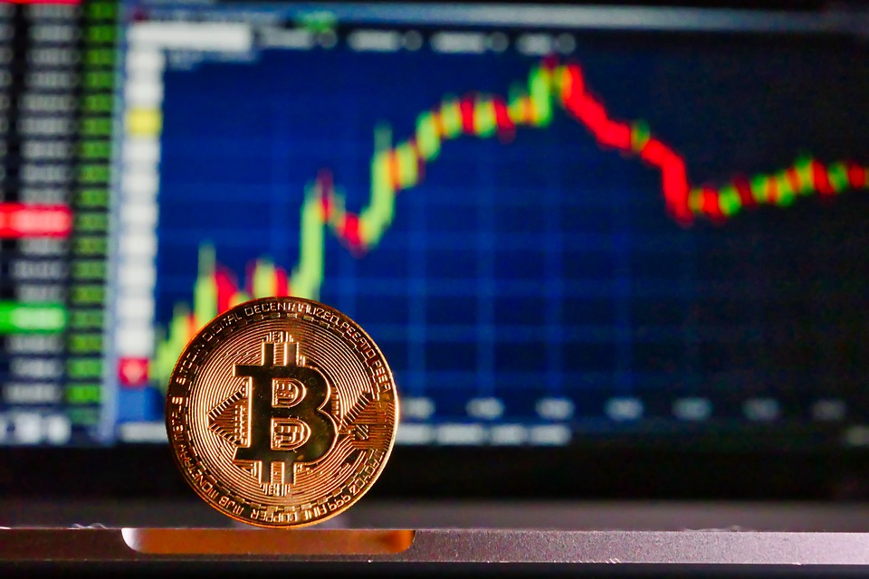 Bitcoin: Ausblick auf den Kurs basierend auf technischer Analyse Seit seiner Einführung hat die bahnbrechende digitale Währung Bitcoin eine Achterbahnfahrt erlebt. In den letzten Tagen erreichte der Kurs ein Widerstandsniveau von 31.000 US-Dollar, was Händler und Investoren gespannt auf die nächste Entwicklung des Coins schauen lässt. Um den zukünftigen Kurs von Bitcoin vorherzusagen, ist es wichtig, das Verhalten des Marktes und die Faktoren, die darauf Einfluss nehmen, zu verstehen. Dazu gehören die Marktstimmung, regulatorische Neuigkeiten, institutionelle Akzeptanz und technologische Fortschritte. Aktuell befindet sich Bitcoin an einem entscheidenden Punkt und die Community beobachtet gespannt, wie der Markt auf das Widerstandsniveau bei …