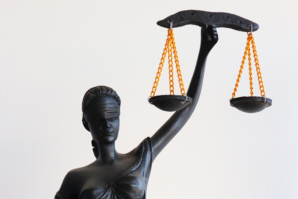 Krypto-Handel in Kasachstan: Der Ruf nach einer Reform In einem aktuellen politischen Austausch hat Azat Peruaşev, der Vorsitzende der Minderheit AQ JOL Party und Mitglied der Majilis, dem Unterhaus des kasachischen Parlaments, eindringlich gefordert, den Kryptohandel in Kasachstan aus der Sonderwirtschaftszone zu befreien. Trotz der Tatsache, dass das derzeitige Gesetz Operationen mit digitalen Vermögenswerten lediglich im Astana International Financial Center (AIFC) erlaubt, finden die meisten Krypto-Transaktionen in einer rechtlichen Grauzone statt. Ein Vorschlag für eine Krypto-Bank Peruaşev hat vorgeschlagen, dass die Zentralbank Kasachstans gemeinsam mit den Privatbanken des Landes eine spezielle „Krypto-Bank“ einrichten sollte. Diese Institution könnte eine rechtliche Plattform …