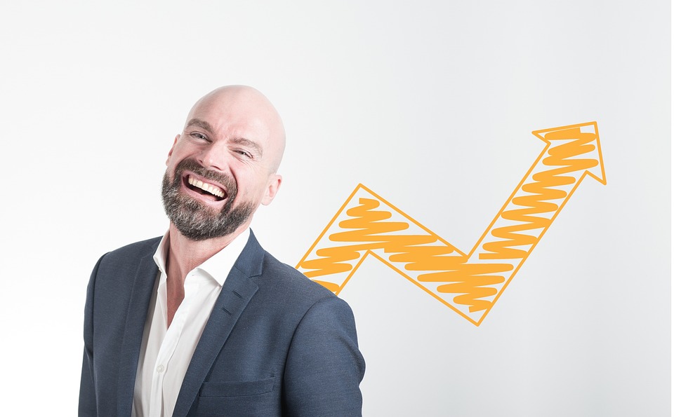 Stablecoins: Chancen und systemische Risiken in der Finanzwelt Stablecoins erfreuen sich in der heutigen Finanzwelt einer zunehmenden Beliebtheit, insbesondere im Rahmen grenzüberschreitender Zahlungen. Während sie die Position des US-Dollars als dominierende globale Währung stärken können, bringen sie auch systemische Risiken mit sich, die potenziell zu einer neuen Finanzkrise führen könnten. Daher ist eine umfassende Regulierung dieser digitalen Vermögenswerte von entscheidender Bedeutung. Systemische Risiken von Stablecoins Ein Hauptanliegen bei der Nutzung von Stablecoins ist das Risiko, das mit den plötzlichen Marktturbulenzen verbunden ist. In Krisenzeiten könnten Inhaber von Stablecoins versucht sein, ihre Token schnell in Bargeld umzuwandeln. Dies würde die Emittenten …