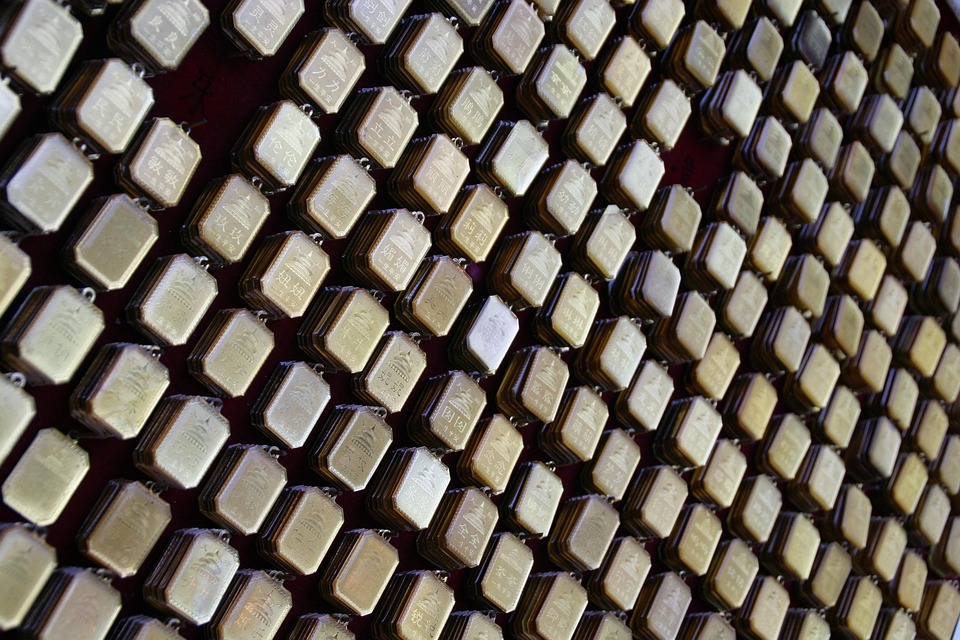 Solana kämpft sich nach Korrektur zurück – Erste bullische Signale am Horizont Solana, die beliebte Blockchain-Plattform, zeigt Anzeichen einer Erholung nach einer bedeutenden Korrektur. Technische Indikatoren deuten auf erste bullische Signale hin, während Ethereum im Bereich der dezentralen Börsen (DEX) beim Handelsvolumen die Oberhand gewinnt. Die Frage bleibt: Schafft es Solana, den richtigen Durchbruch zu erzielen? SOL RSI überkaufter Niveaus Der Relative-Stärke-Index (RSI) von Solana verzeichnete einen sprunghaften Anstieg und liegt aktuell bei 72,91, nachdem er nur einen Tag zuvor bei 38,43 lag. Dieser Anstieg deutet auf einen schnellen Wechsel von neutralen zu stark bullischen Marktbedingungen hin. Der RSI ist …
