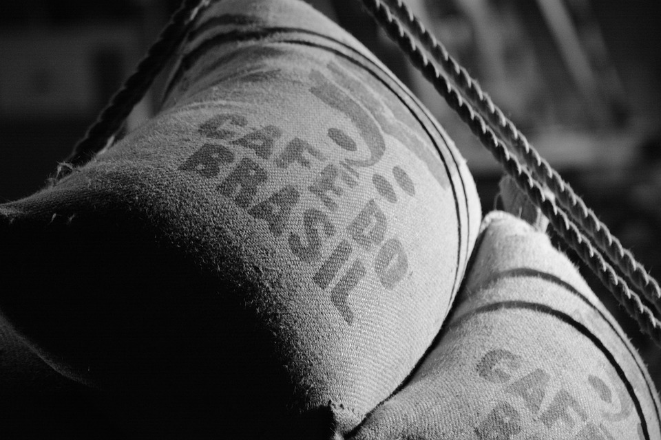 XRP: Ein Comeback nach Rechtsstreitigkeiten XRP, die digitale Währung von Ripple, hat in letzter Zeit wieder an Bedeutung gewonnen. Anleger zeigen ein gesteigertes Interesse, da sich die Situation rund um XRP positiv entwickelt hat. Nach Jahren intensiver Rechtsstreitigkeiten mit der US Securities and Exchange Commission (SEC) scheint es, als ob XRP wieder auf dem Weg nach oben ist. Die rechtlichen Auseinandersetzungen, die Ripple und die SEC über die juristische Klassifizierung von XRP führten, hatten erhebliche Auswirkungen auf den Markt und die Wahrnehmung der Kryptowährung. Viele Investoren waren verunsichert von den Unsicherheiten und der damit verbundenen Volatilität. Mit dem aktuellen Aufschwung …